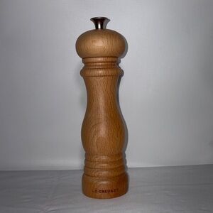 Le Creuset Natural Wood Pepper Grinder Mill